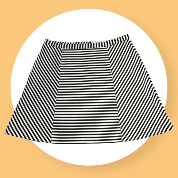 Chic MICHAEL KORS Flattering Comfy Black and White Striped Skater Skirt Size 12 - Picture 4 of 12